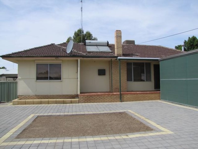 17 Pioneers Road, Merredin WA 6415