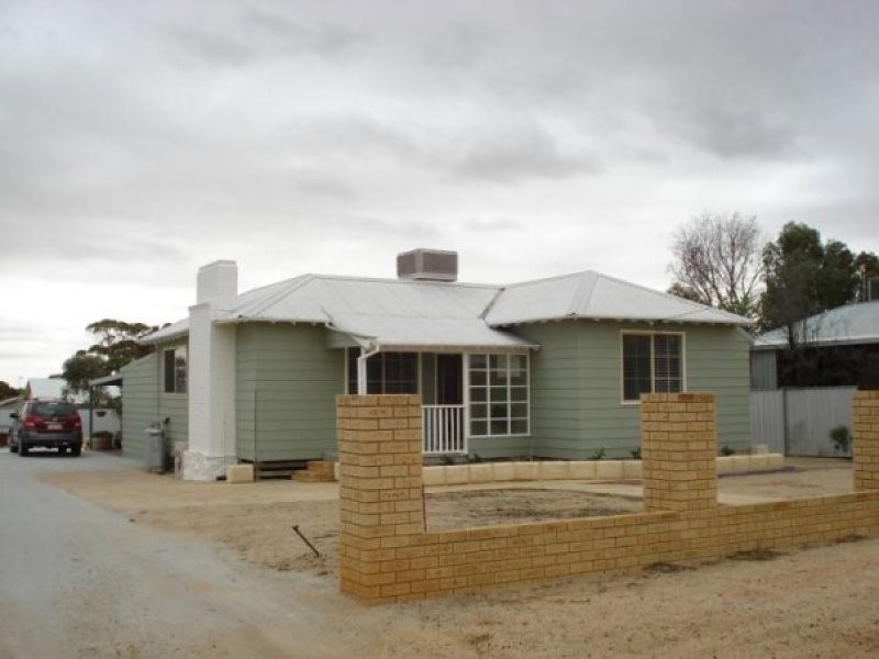 12 Muscat Street, Merredin WA 6415