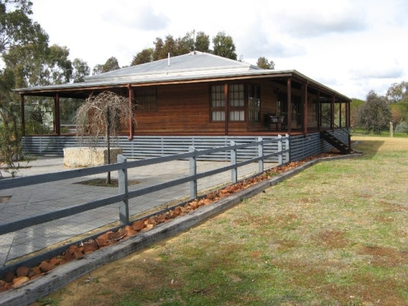 20 River Road, Toodyay WA 6566