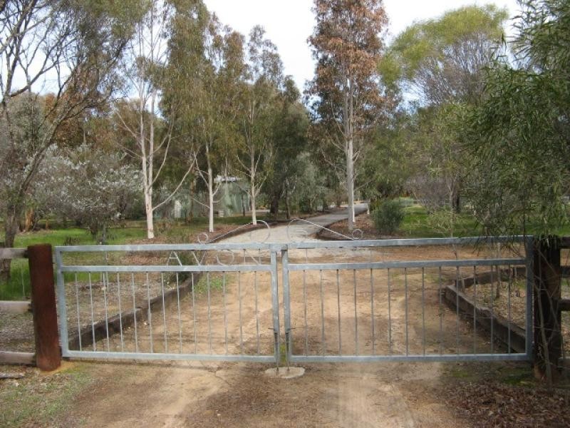 20 River Road, Toodyay WA 6566