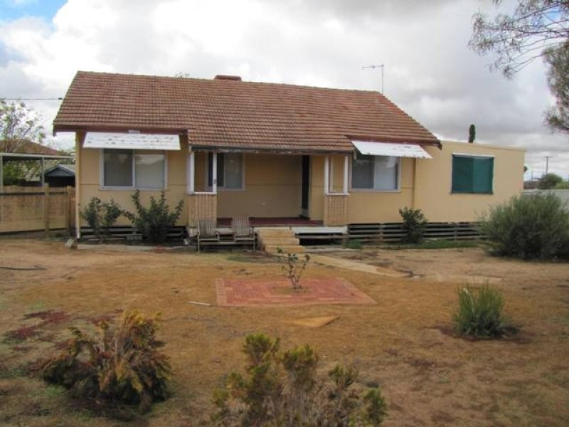 15 Morton Street, Merredin WA 6415