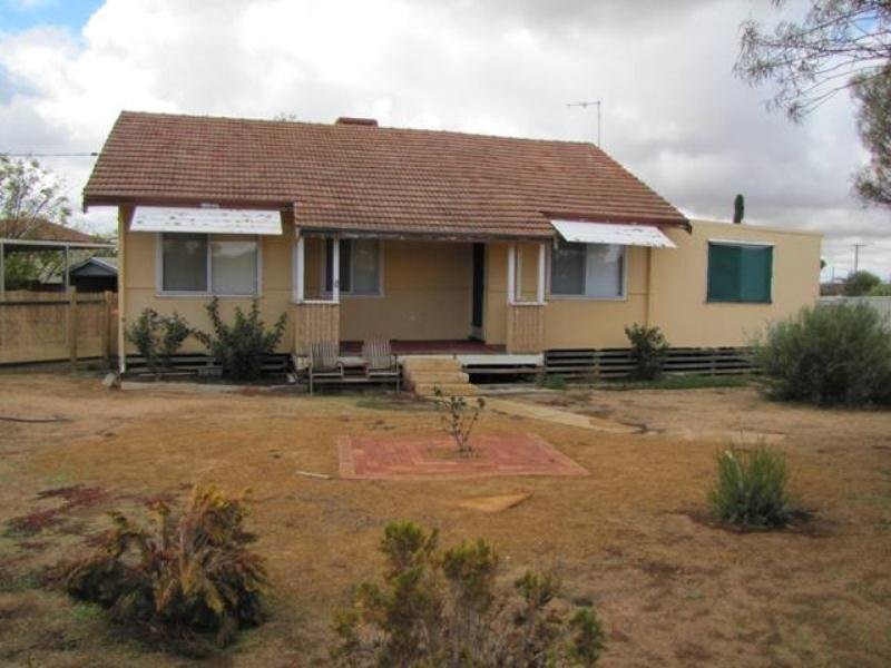 15 Morton Street, Merredin WA 6415