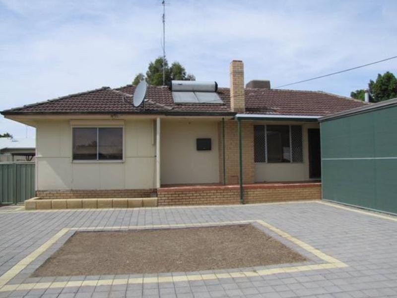 17 Pioneers Road, Merredin WA 6415