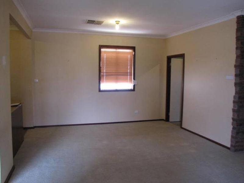 17 Pioneers Road, Merredin WA 6415