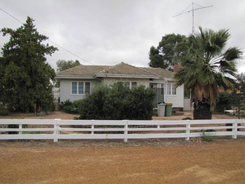 2 Morton Street, Merredin WA 6415