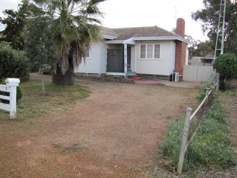 2 Morton Street, Merredin WA 6415