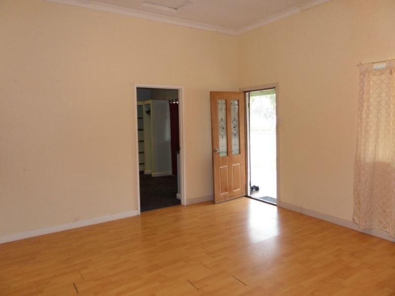 30 Duff Street, Merredin WA 6415