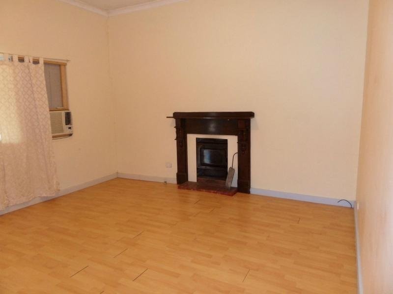 30 Duff Street, Merredin WA 6415