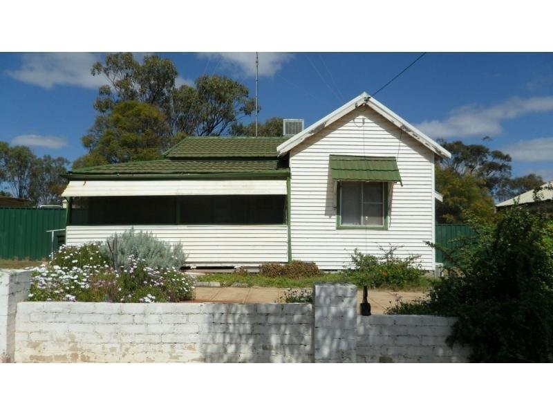 9 Lockyer Street, Goomalling WA 6460