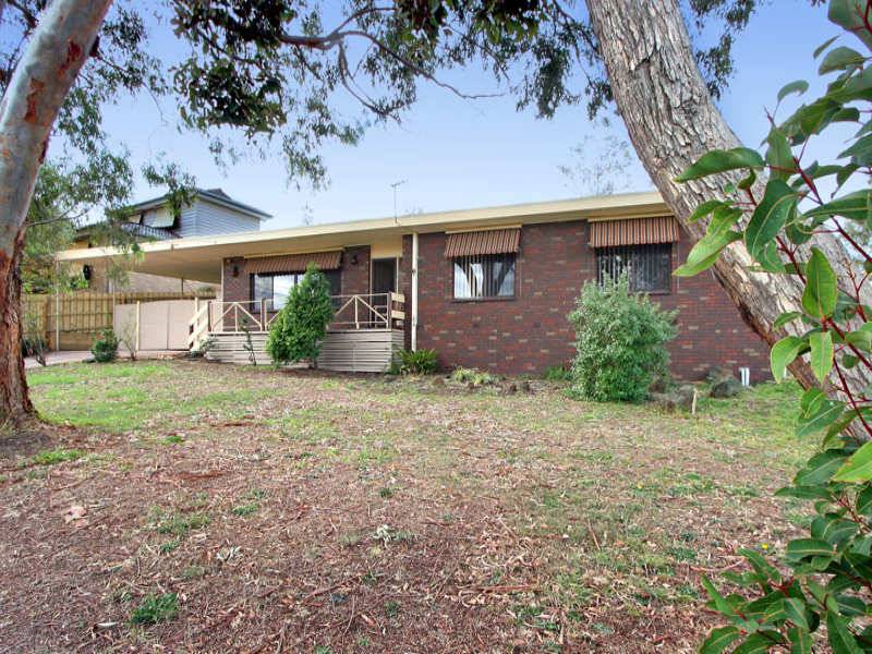 4 Parry Drive, Mooroolbark VIC 3138