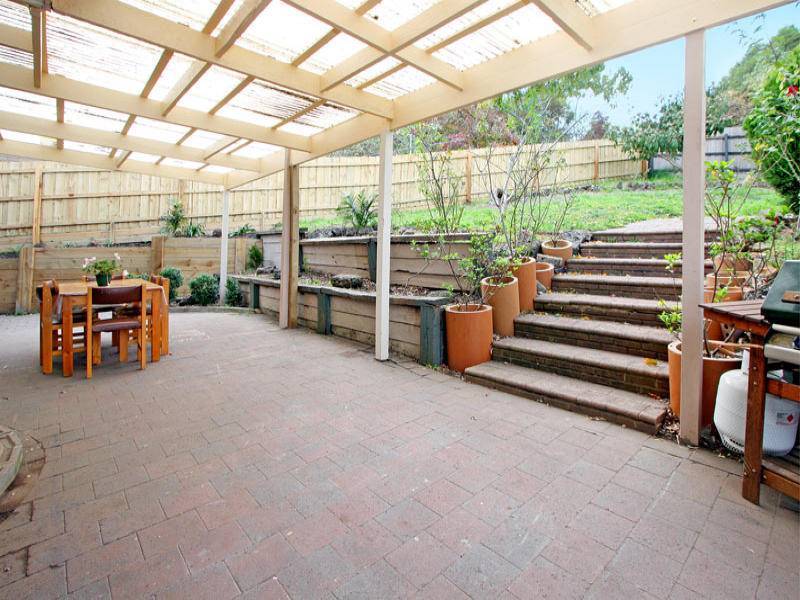 4 Parry Drive, Mooroolbark VIC 3138