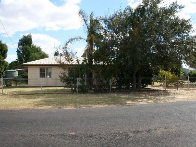 4 Elizabeth Street, St George QLD 4487