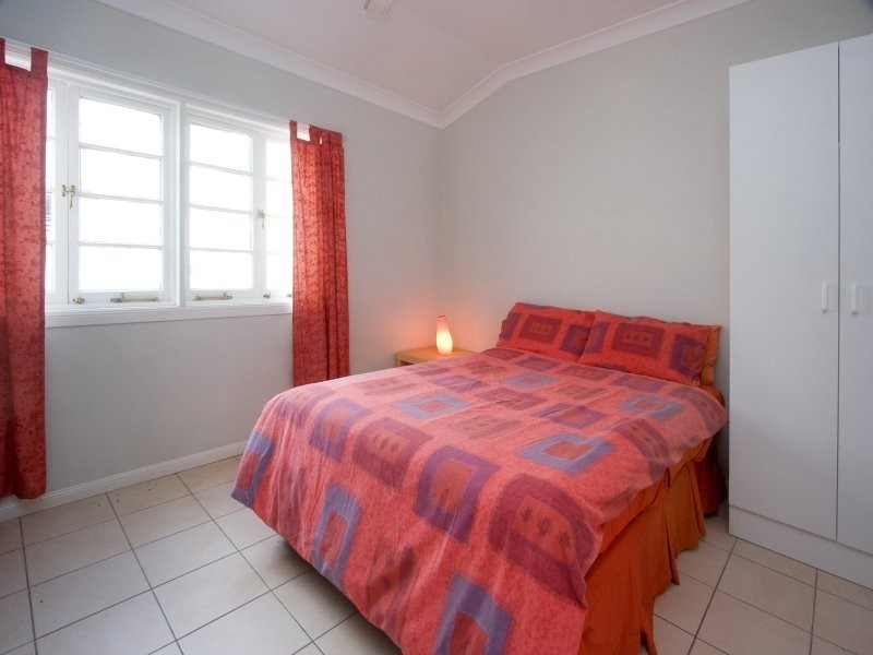 87 Qualtrough Street, Woolloongabba QLD 4102