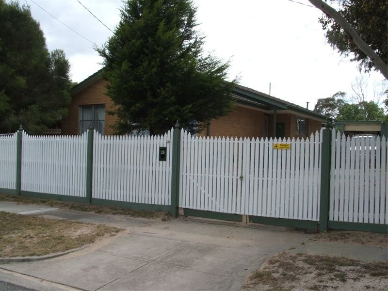 23 Bouvardia Crescent, Frankston North VIC 3200