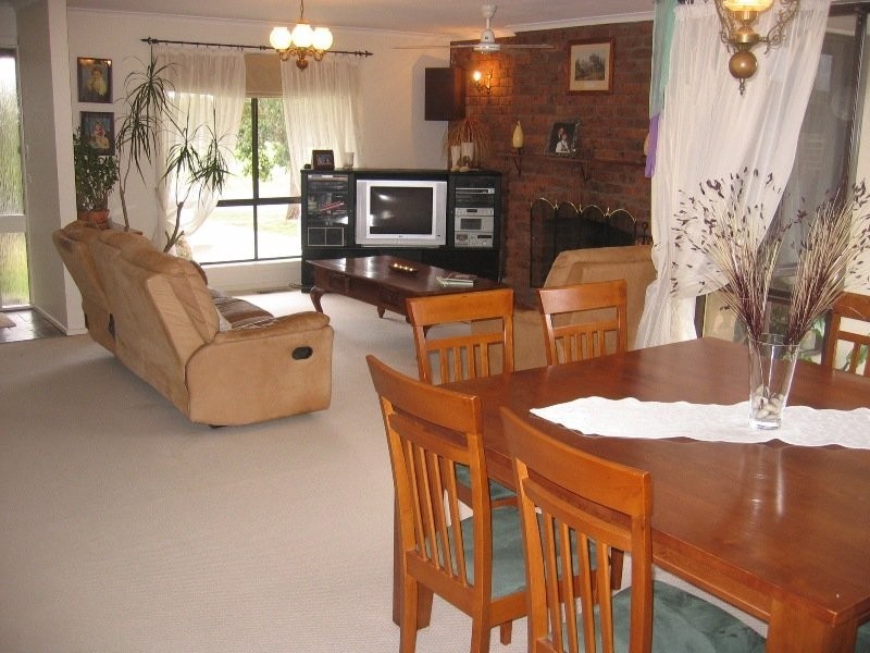 4 Avenel Road, Seymour VIC 3660