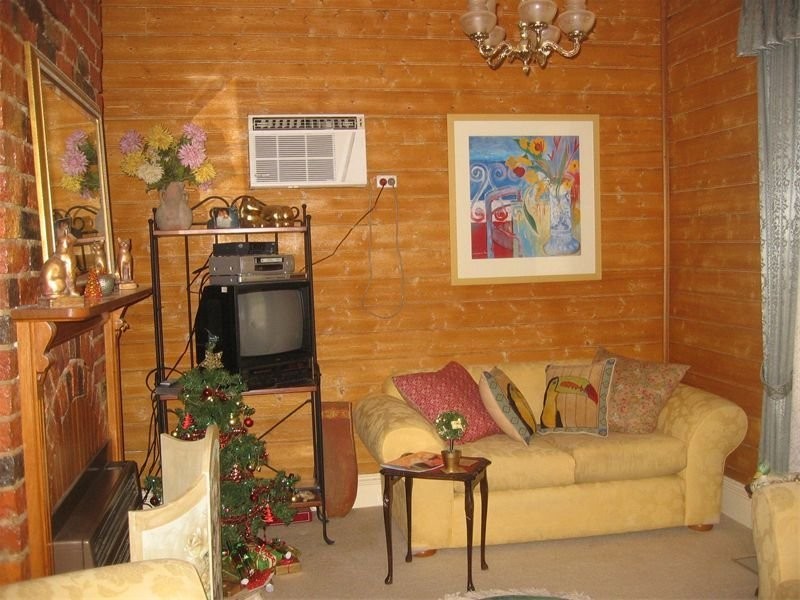 13 Gordon Cres, Seymour VIC 3660