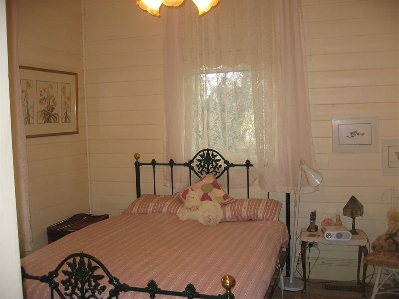 13 Gordon Cres, Seymour VIC 3660