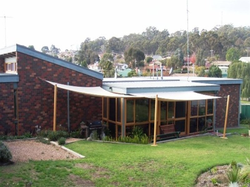 11 Priestley Cres, Seymour VIC 3660