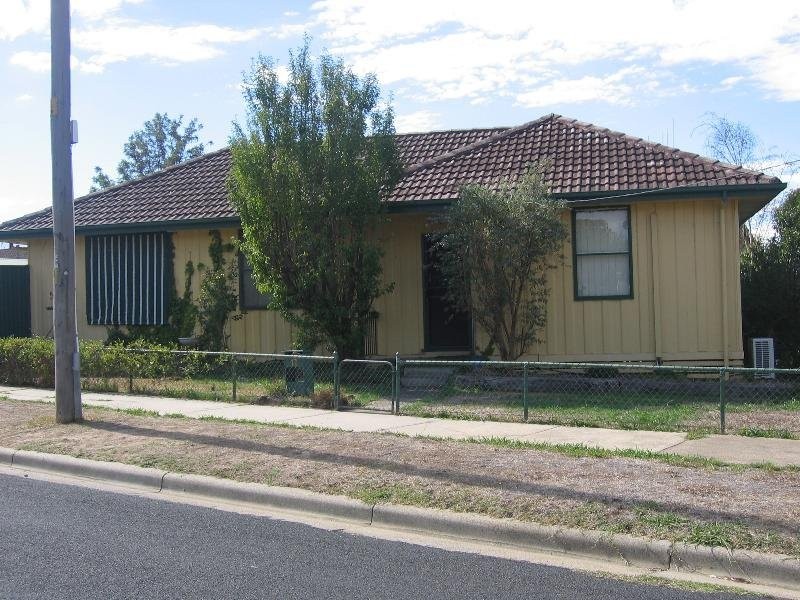 17 Sinclair Cres, Seymour VIC 3660