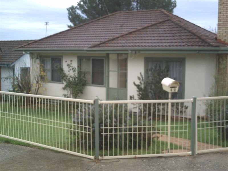 42 Chisholm Crescent, Seymour VIC 3660