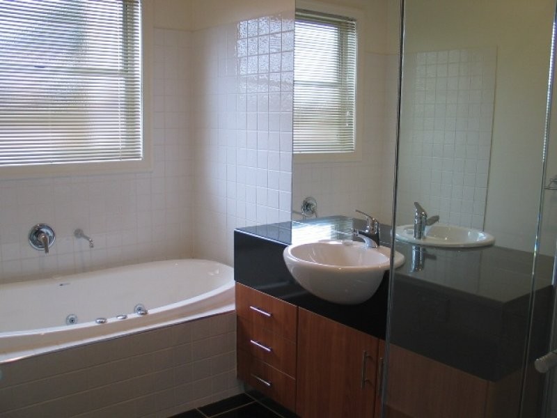 27 Lockett Drive, Warrnambool VIC 3280