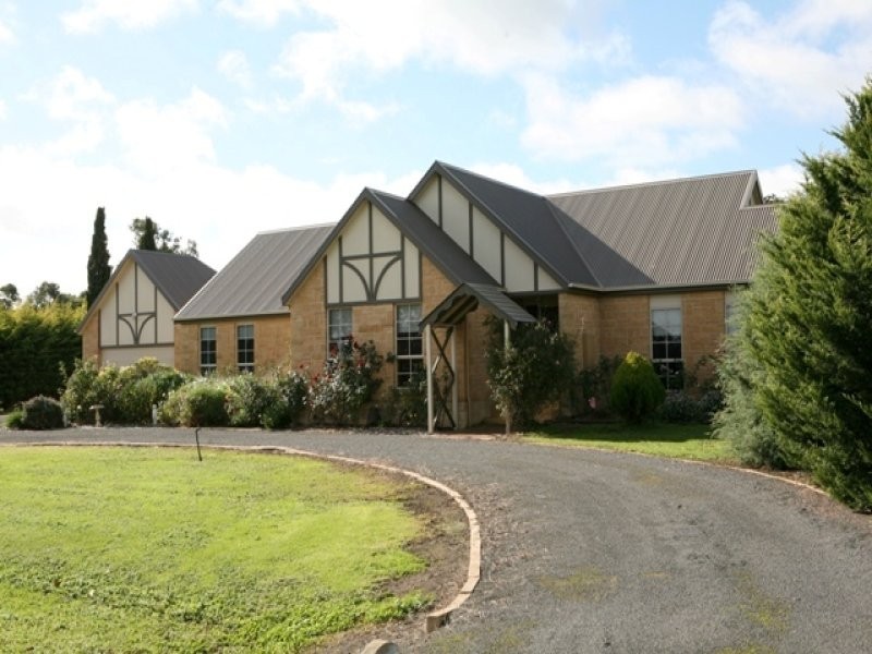 3 Kiaman Close, Bushfield VIC 3281