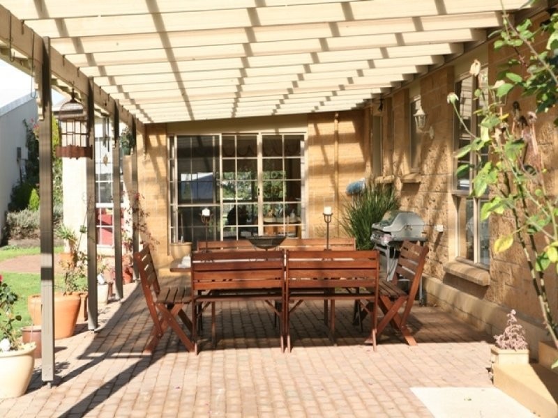 3 Kiaman Close, Bushfield VIC 3281