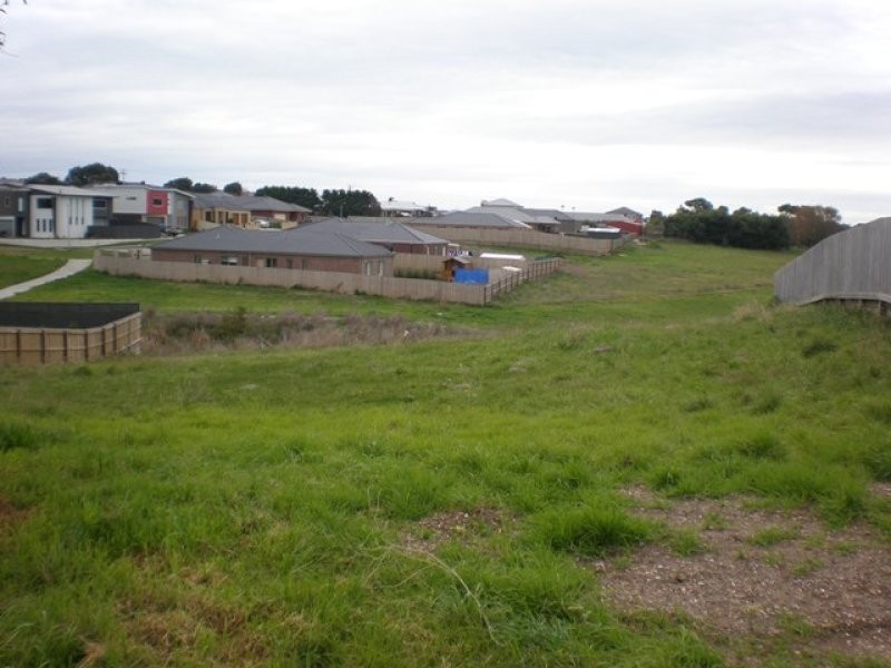 8 Renoir Drive, Warrnambool VIC 3280