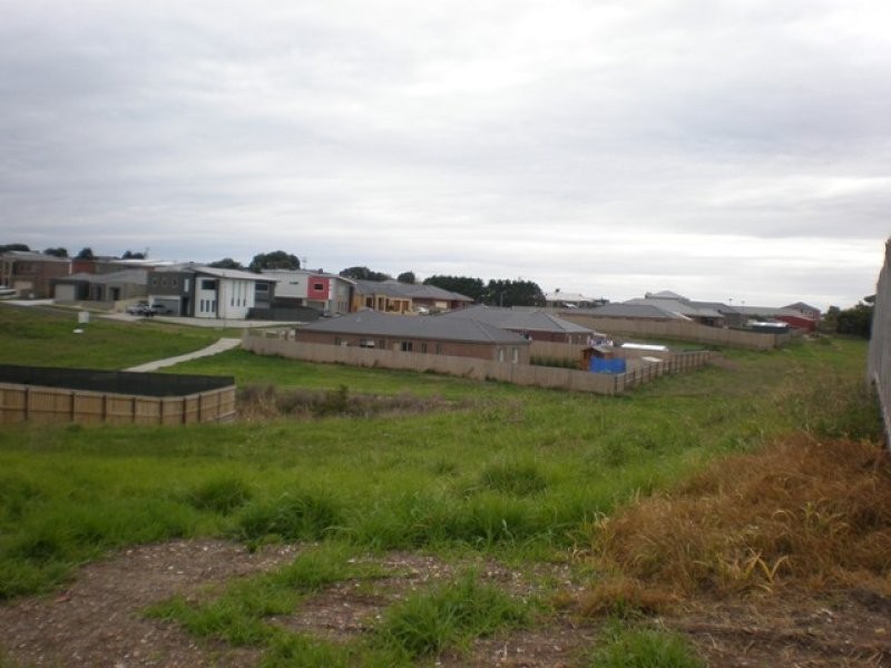 8 Renoir Drive, Warrnambool VIC 3280