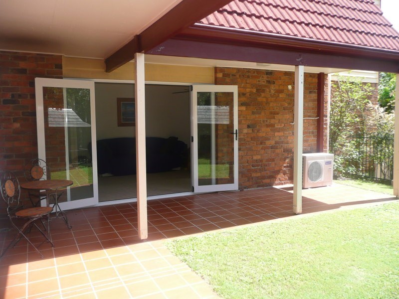 4 Moonah Street, Chapel Hill QLD 4069