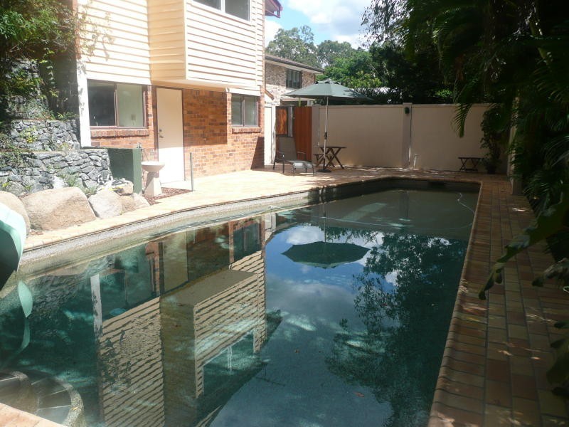 4 Moonah Street, Chapel Hill QLD 4069