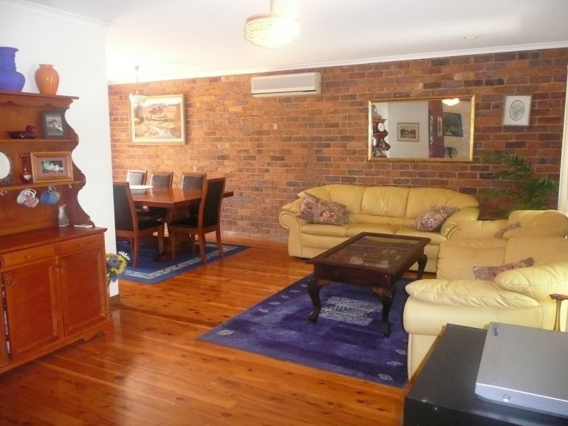 4 Moonah Street, Chapel Hill QLD 4069