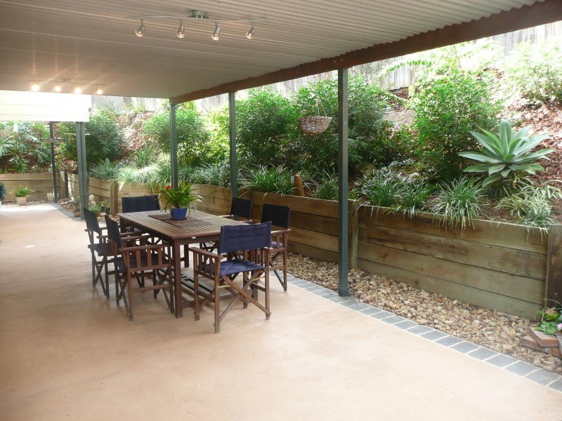 6 Kim Street, Chapel Hill QLD 4069