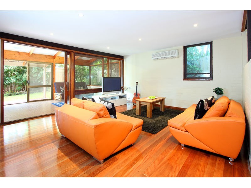 77 Sunset Road, Kenmore QLD 4069