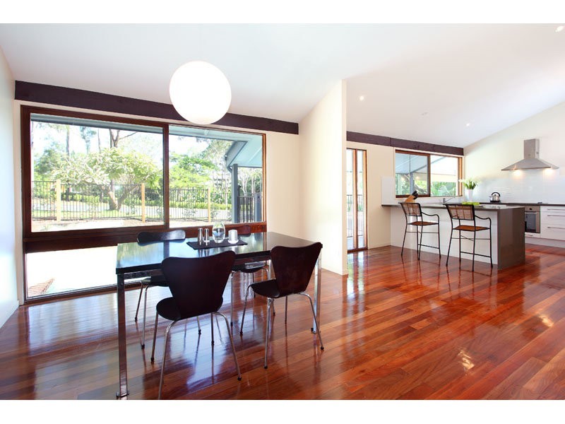 77 Sunset Road, Kenmore QLD 4069