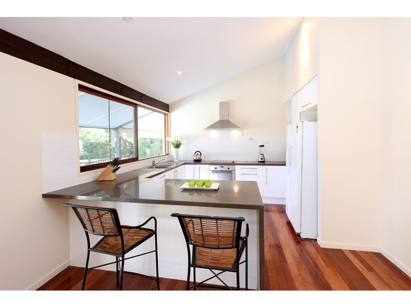 77 Sunset Road, Kenmore QLD 4069