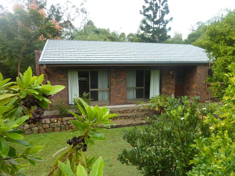 8 Diamantina Street, Chapel Hill QLD 4069