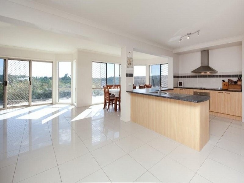 8 Waterview Ct, Springfield Lakes QLD 4300