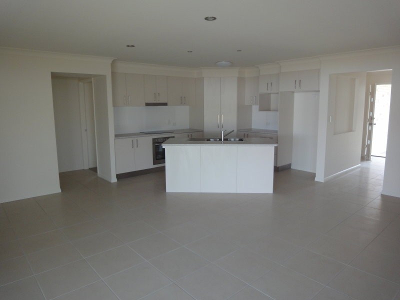 6 Dily Street, Hillcrest QLD 4118