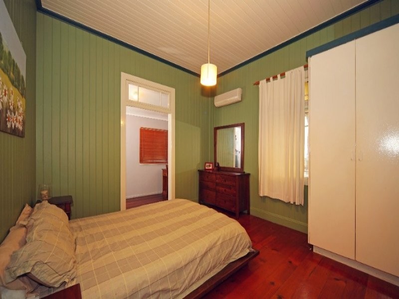 15 Fraser Street, Morningside QLD 4170