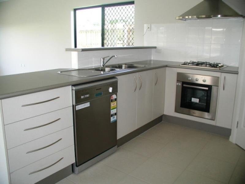 2 Powlett Close, Bentley Park QLD 4869