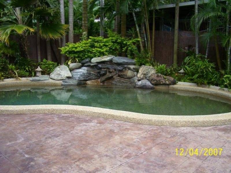 10 Universal Close, White Rock QLD 4868