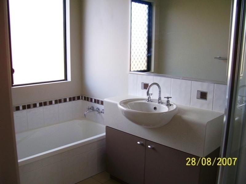 28 Altona Street, Bentley Park QLD 4869