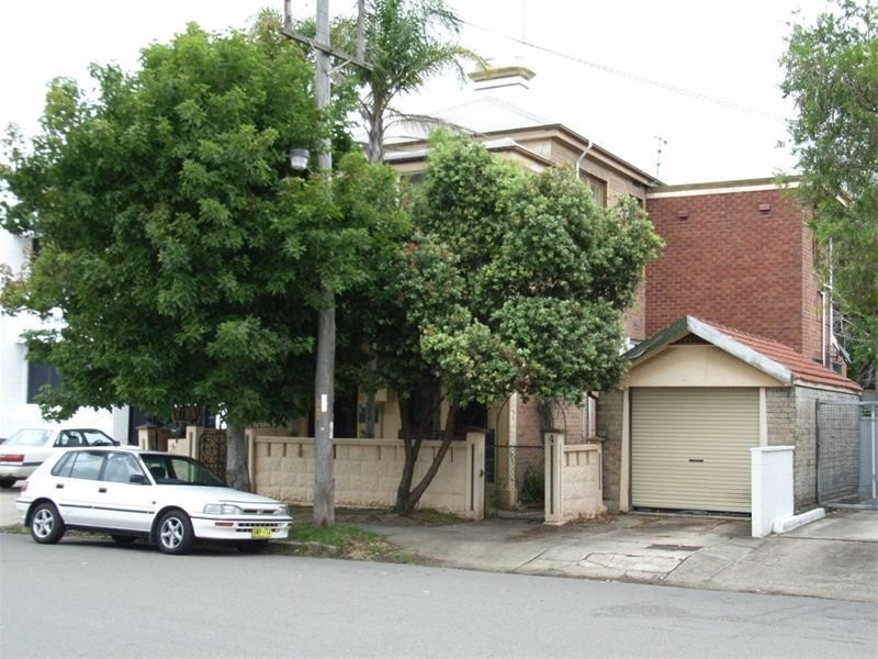 4 Swan Street, Hamilton NSW 2303