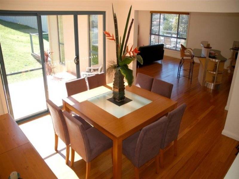 17 Whipbird Way, Belmont NSW 2280
