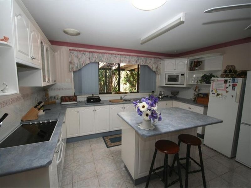 17 Clare Close, Eleebana NSW 2282