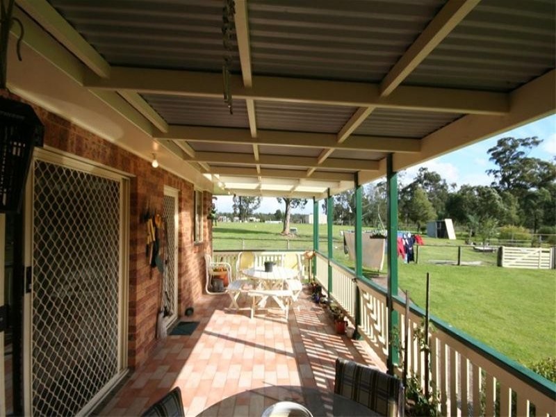 6 Walter Parade, Black Hill NSW 2322