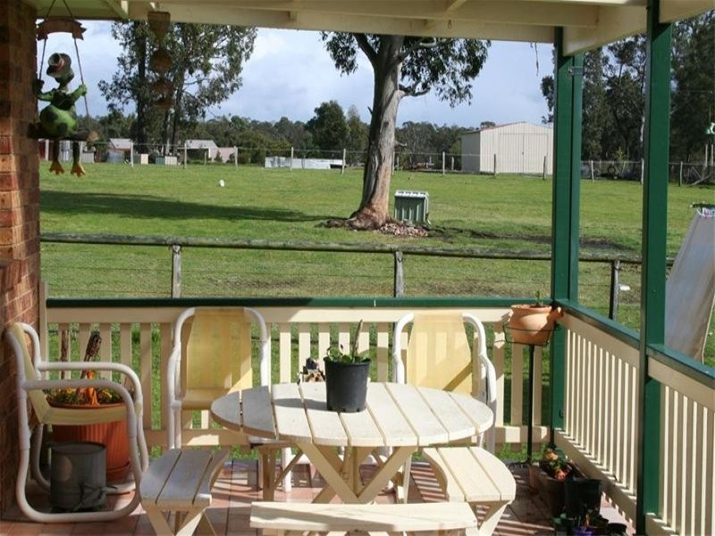 6 Walter Parade, Black Hill NSW 2322