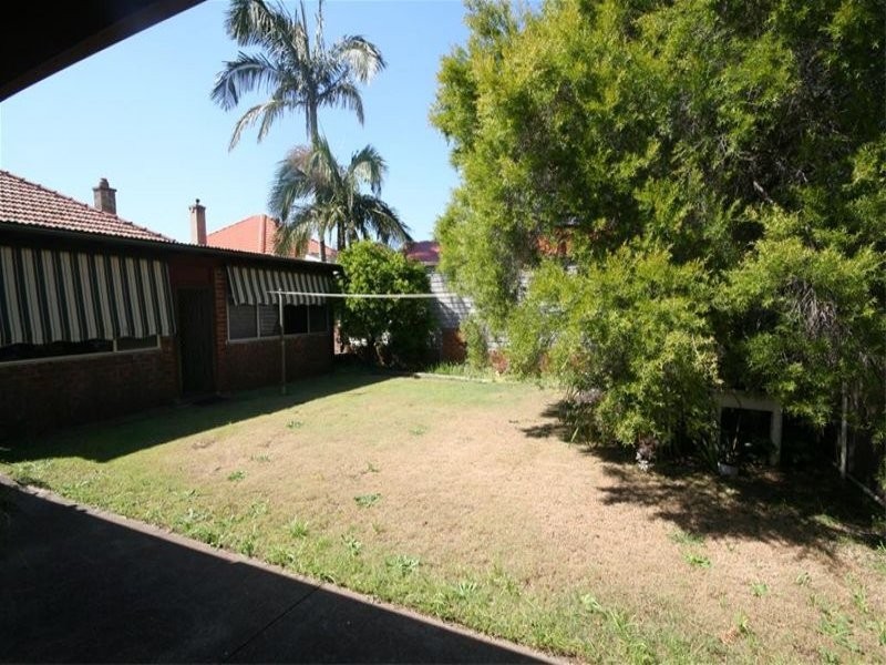 39 Hebburn Street, Hamilton East NSW 2303