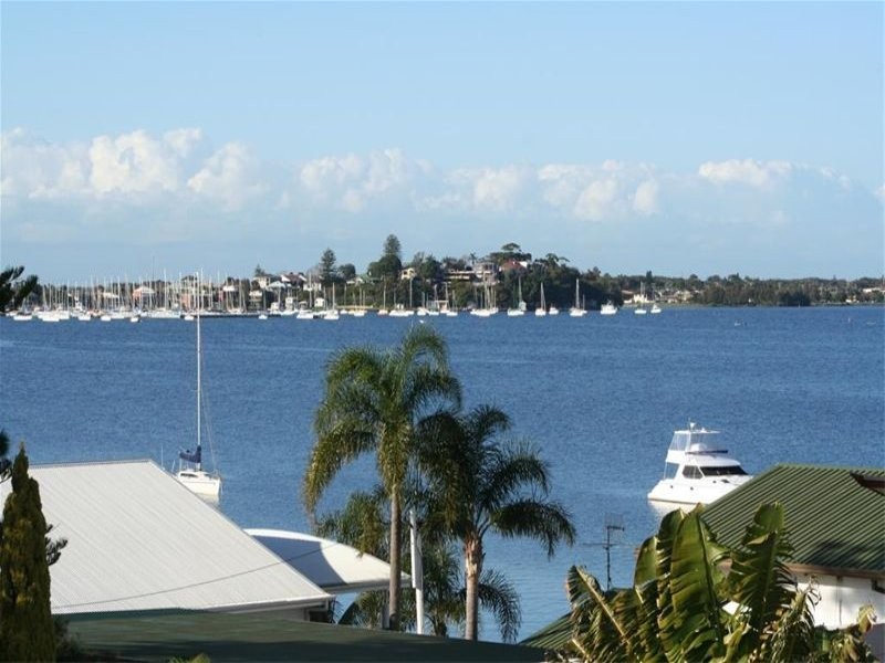 105 Ross Street, Belmont NSW 2280